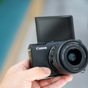 Canon EOS M100 + Kit Lens 15-45mm - Likenew