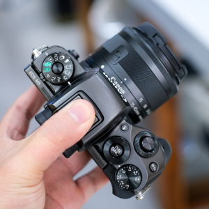 Canon EOS M5 + kit Lens 15-45mm mới 98%