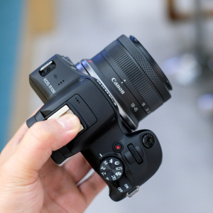 Canon EOS R100 + Kit 18-45mm - Likenew