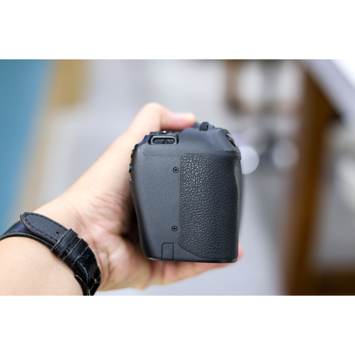 Canon EOS RP - (Body) Likenew