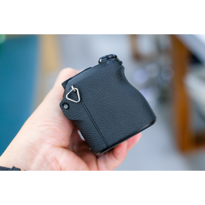 Sony A6700 - Likenew (Body Only)