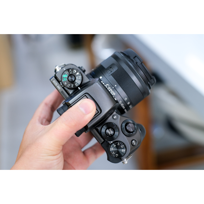 Canon EOS M5 + kit Lens 15-45mm mới 98%